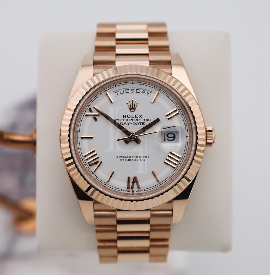 0_8f3a57c0-5493-4b7a-a2d3-f81ac8687256.jpg Rolex Day-Date 40 Rose Gold White Roman Dial & Fluted Bezel President Bracelet 228235 - - Image 1